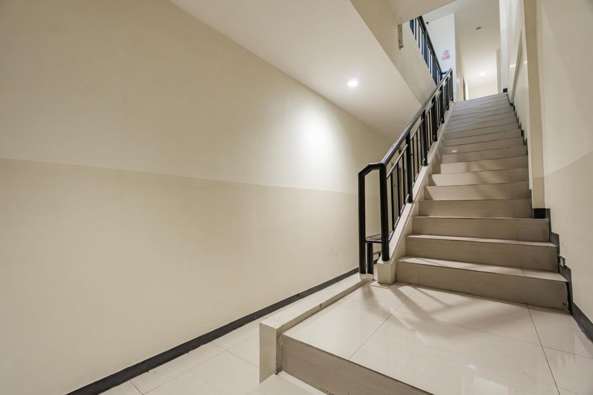 Ace Business Hotel Galaxy Sorabaya Extérieur photo
